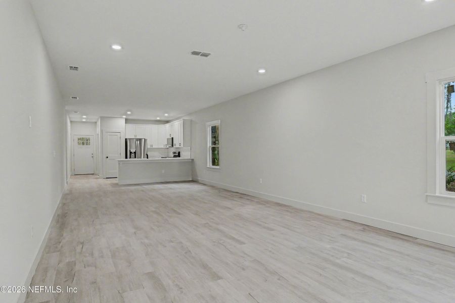Spacious, unfurnished interior of a new home in , Jacksonville (Image 33).