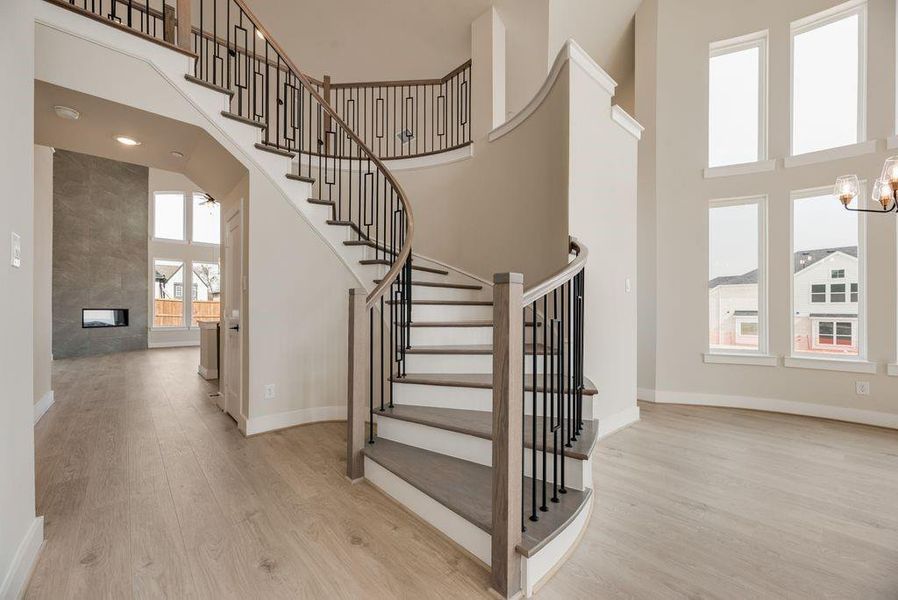 Spacious, unfurnished interior of a new home in Providence Cove, McKinney (Image 18).