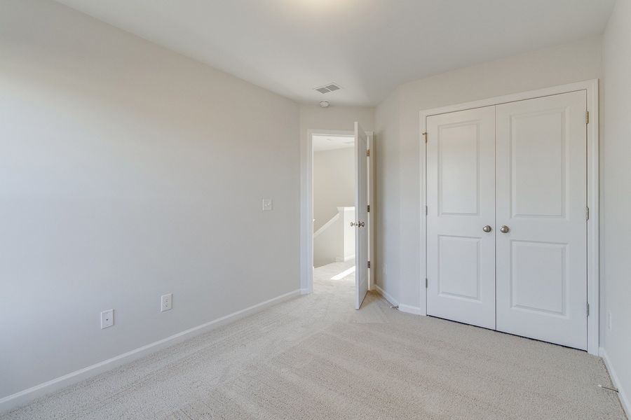 Spacious, unfurnished interior of a new home in Astoria, Columbia (Image 29).