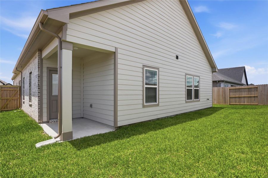 Exterior details and patio area of a home in Foxtail Palms, Manvel (Image 24).