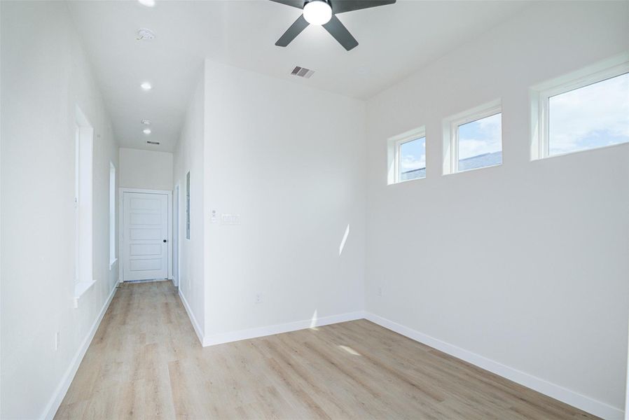 Spacious, unfurnished interior of a new home in , Galveston (Image 31).