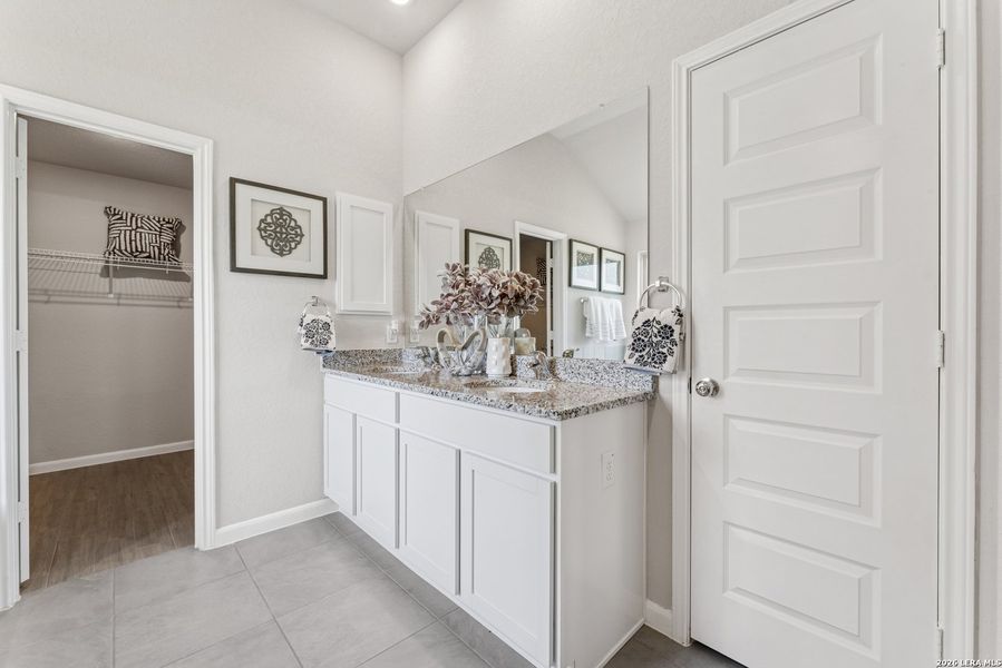 Furnished interior view inside a new home in Cinco Lakes, San Antonio (Image 16).