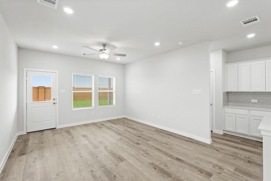 Spacious, unfurnished interior of a new home in Sanford Farms, Waller (Image 22). Spacious, unfurnished interior of a new home in Sanford Farms, Waller (Image 22).
