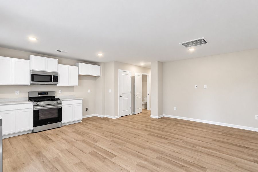 Spacious, unfurnished interior of a new home in Cameron Ridge, Columbia (Image 15). Spacious, unfurnished interior of a new home in Cameron Ridge, Columbia (Image 15).