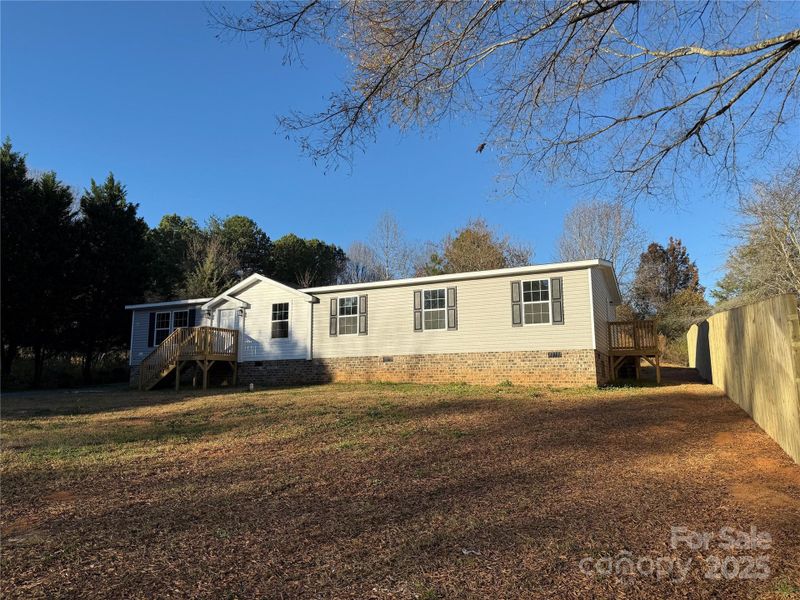 Exterior details and patio area of a home in , Rockwell (Image 4).