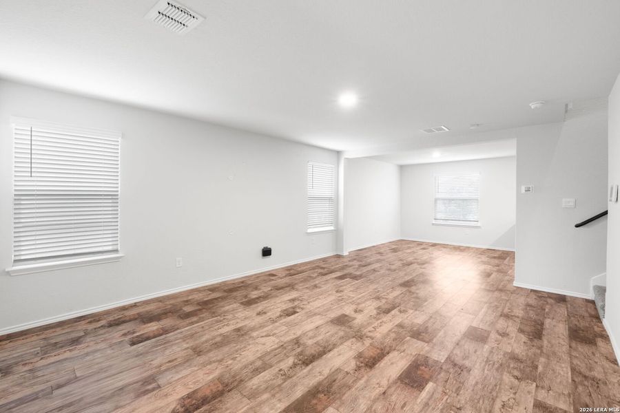 Spacious, unfurnished interior of a new home in Copper Canyon, Bulverde (Image 25).