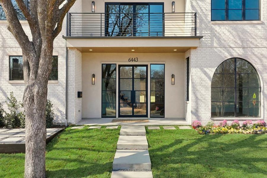 Exterior details and patio area of a home in , Dallas (Image 3).