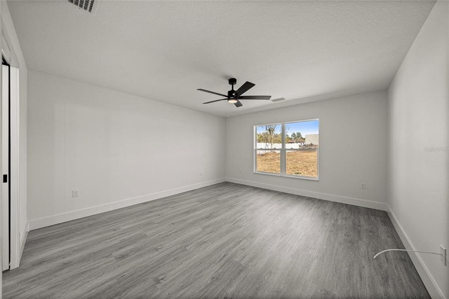 Spacious, unfurnished interior of a new home in , Ocala (Image 26).
