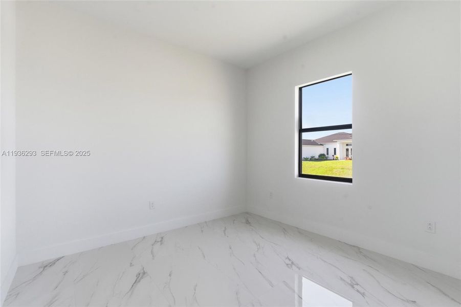 Spacious, unfurnished interior of a new home in , Cape Coral (Image 45).