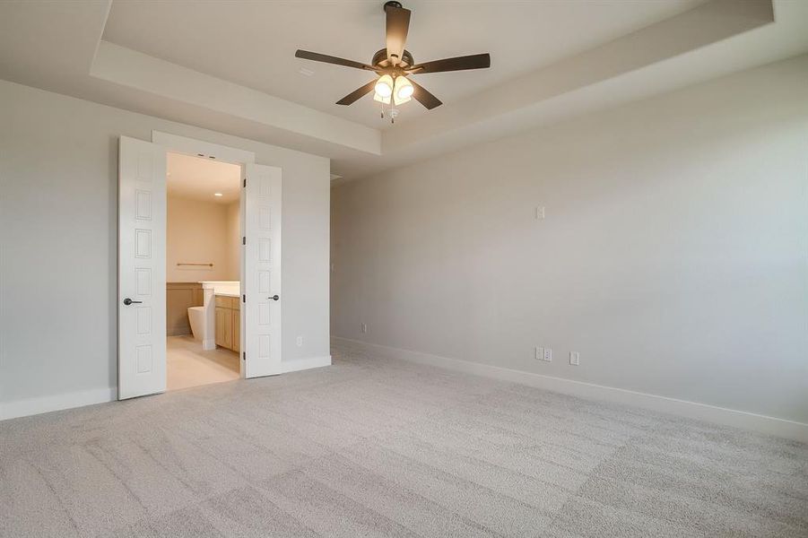 Spacious, unfurnished interior of a new home in Peaks at Lone Elm, Waxahachie (Image 31).