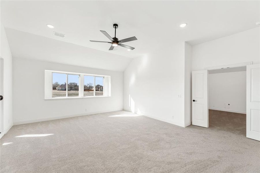 Spacious, unfurnished interior of a new home in Crystal Lake Estates, Red Oak (Image 23).