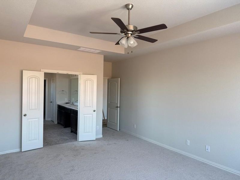 Spacious, unfurnished interior of a new home in Covenant Park, Springtown (Image 7).