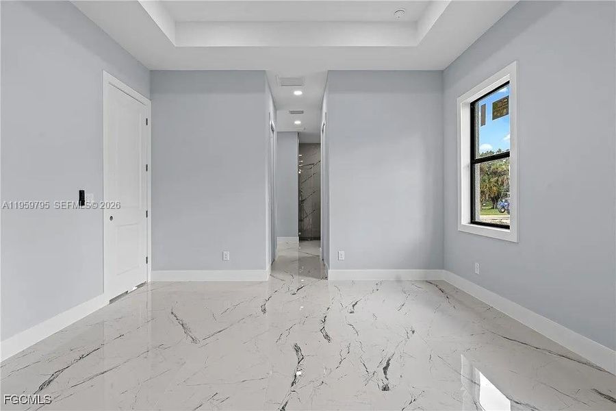 Spacious, unfurnished interior of a new home in , Lehigh Acres (Image 11).