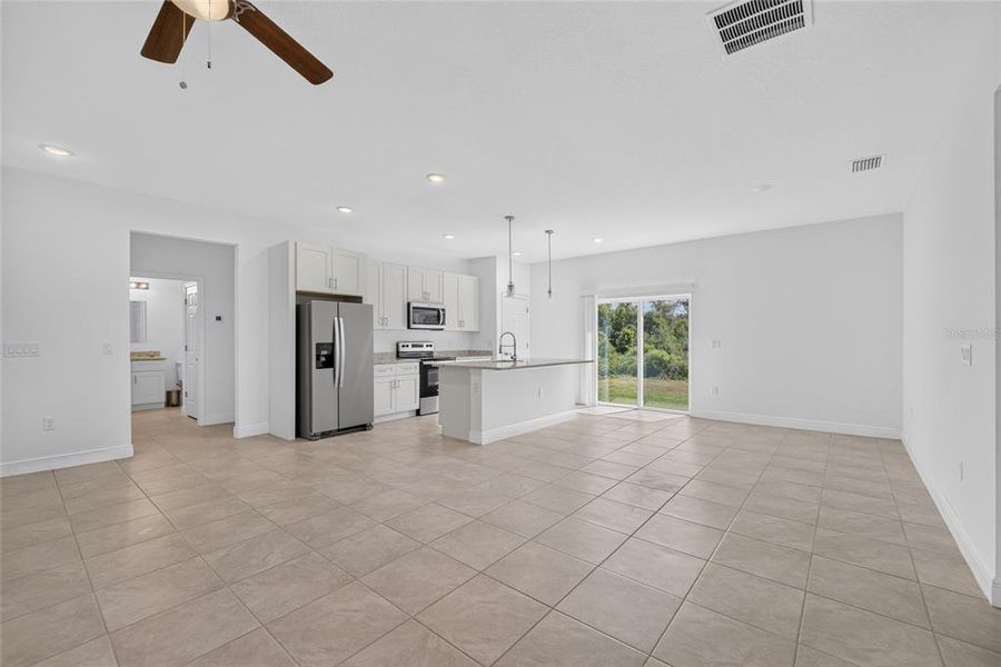 Spacious, unfurnished interior of a new home in , Ocala (Image 13).