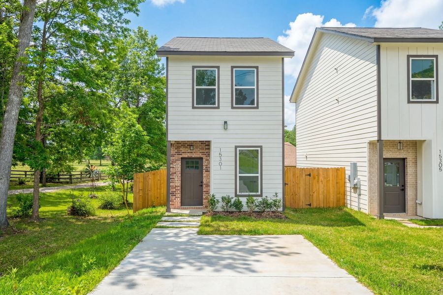 Image 19 of a home in Arrowhead Lakes.