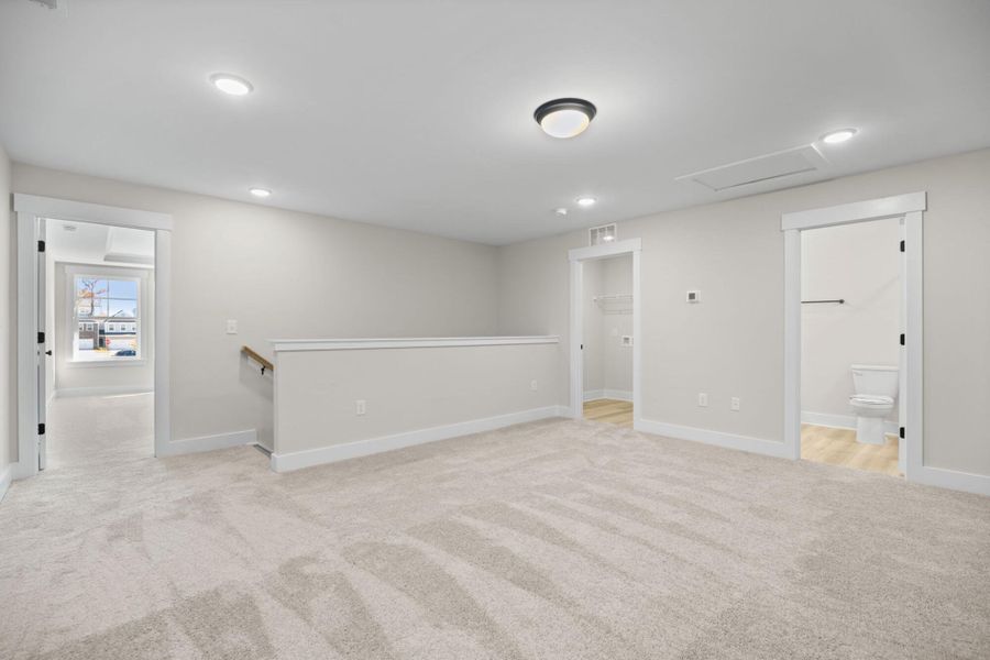 Spacious, unfurnished interior of a new home in Harbor Crossing, Greensboro (Image 31).