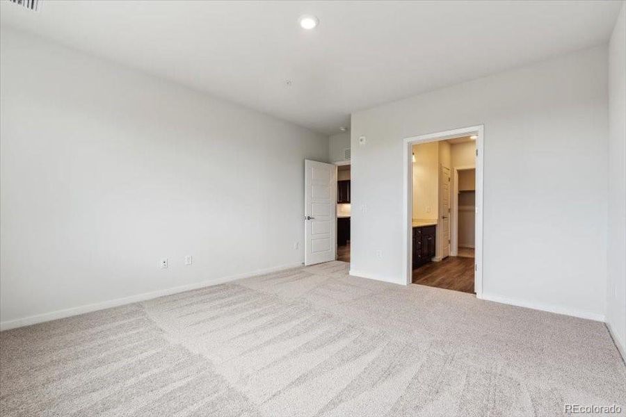 Spacious, unfurnished interior of a new home in Condo Collection at Grand Vue at Interlocken, Broomfield (Image 9). Spacious, unfurnished interior of a new home in Condo Collection at Grand Vue at Interlocken, Broomfield (Image 9).