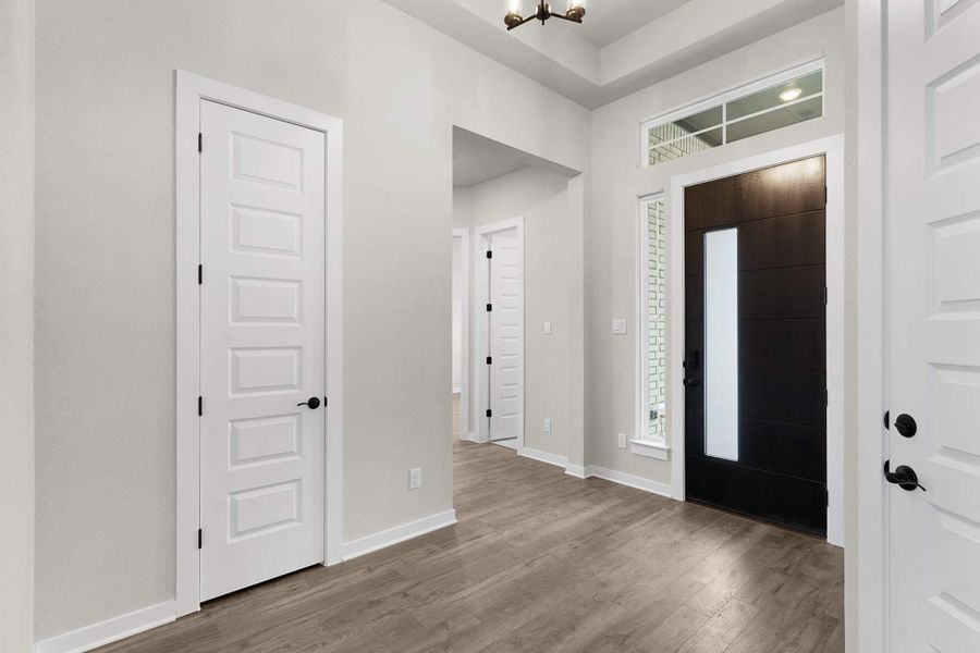 Spacious, unfurnished interior of a new home in Highland Village, Georgetown (Image 23).