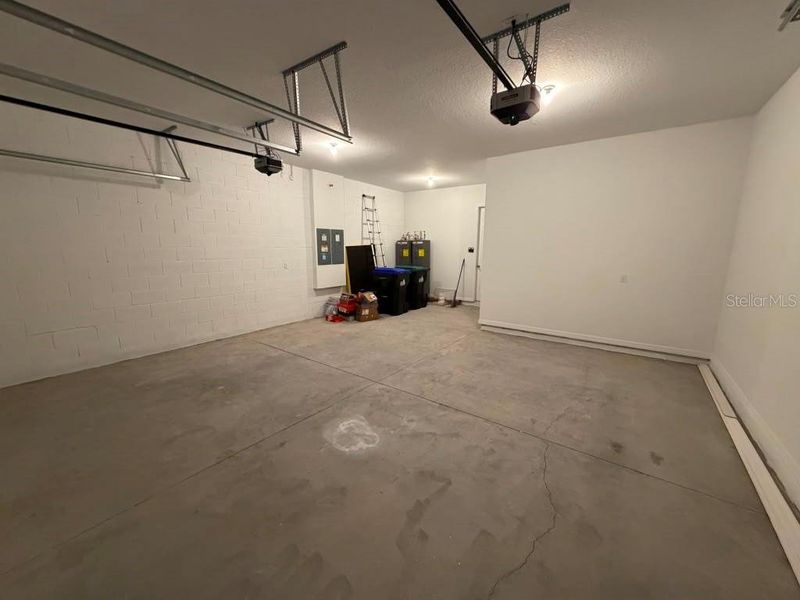 Spacious, unfurnished interior of a new home in , Winter Garden (Image 24).