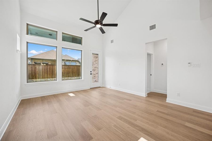 Spacious, unfurnished interior of a new home in Creekshaw – Gardens, Royse City (Image 14). Spacious, unfurnished interior of a new home in Creekshaw – Gardens, Royse City (Image 14).