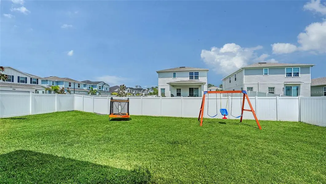 Exterior details and patio area of a home in , Bradenton (Image 3).