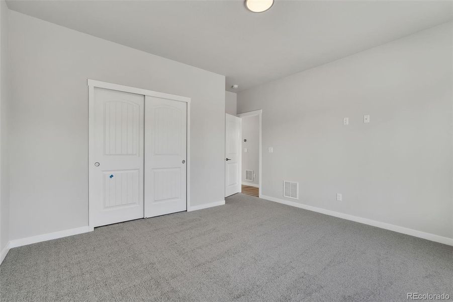 Spacious, unfurnished interior of a new home in , Monument (Image 11).
