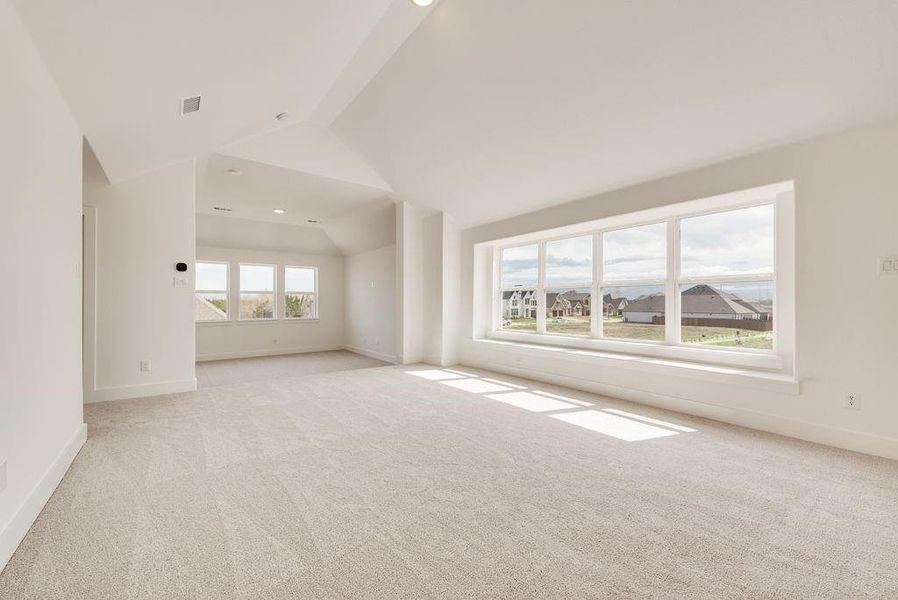 Spacious, unfurnished interior of a new home in Edgewater, Fate (Image 28).