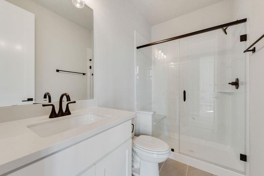 Furnished interior view inside a new home in Lake Forest, McKinney (Image 10).