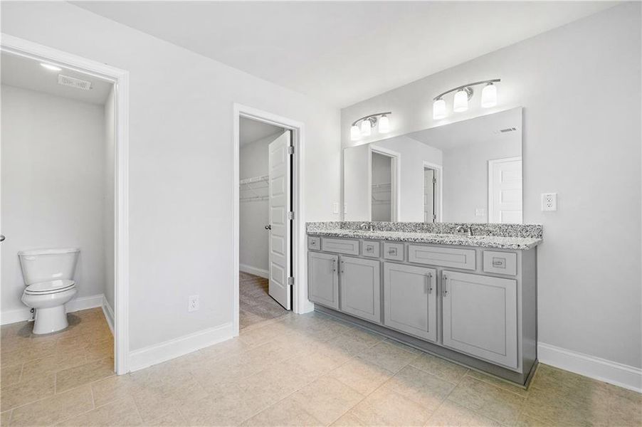 Furnished interior view inside a new home in , Gainesville (Image 6).