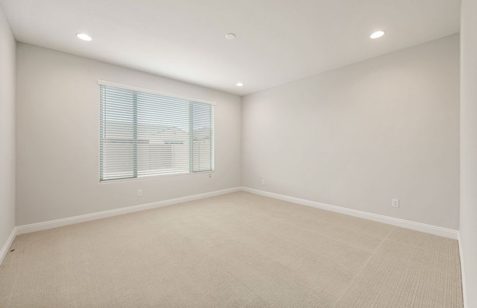 Spacious, unfurnished interior of a new home in Sun City Anthem at Merrill Ranch, Florence (Image 14).