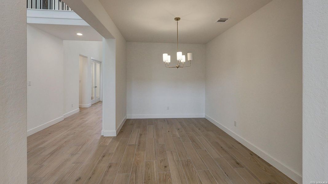 Spacious, unfurnished interior of a new home in Ladera, San Antonio (Image 16).
