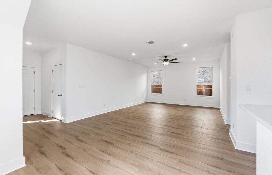 Spacious, unfurnished interior of a new home in Saddleback at Santa Rita Ranch, Liberty Hill (Image 39).