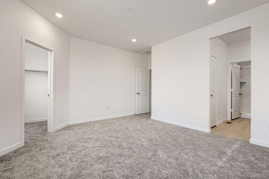 Spacious, unfurnished interior of a new home in Parterre, Thornton (Image 9).