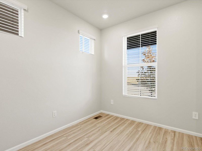 Spacious, unfurnished interior of a new home in Horizon Uptown: The Mountain Collection, Aurora (Image 18). Spacious, unfurnished interior of a new home in Horizon Uptown: The Mountain Collection, Aurora (Image 18).