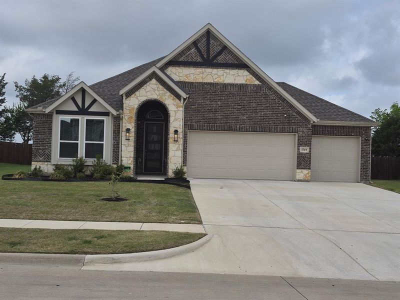 Front exterior of a new home in , Cedar Hill, TX, highlighting curb appeal (Image 5).