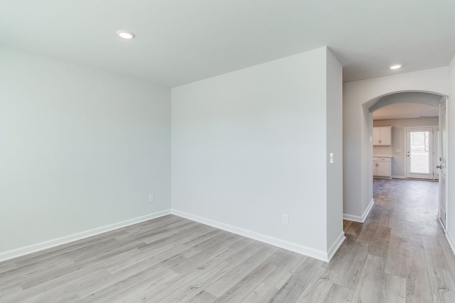 Spacious, unfurnished interior of a new home in Bluefield, Lexington (Image 15).