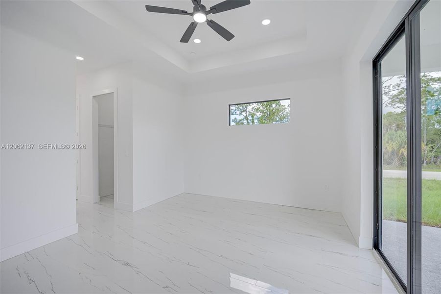 Spacious, unfurnished interior of a new home in , Lehigh Acres (Image 11).