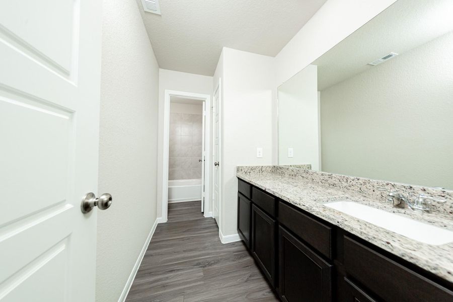 Furnished interior view inside a new home in Mackenzie Creek, Conroe (Image 8).