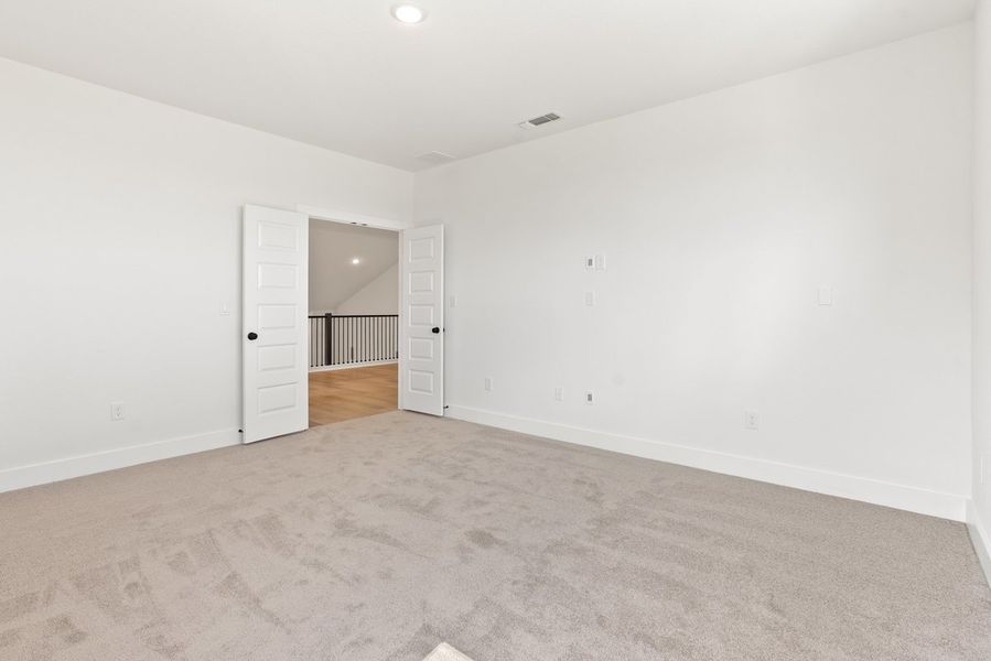 Spacious, unfurnished interior of a new home in Sauls Ranch, Round Rock (Image 13).