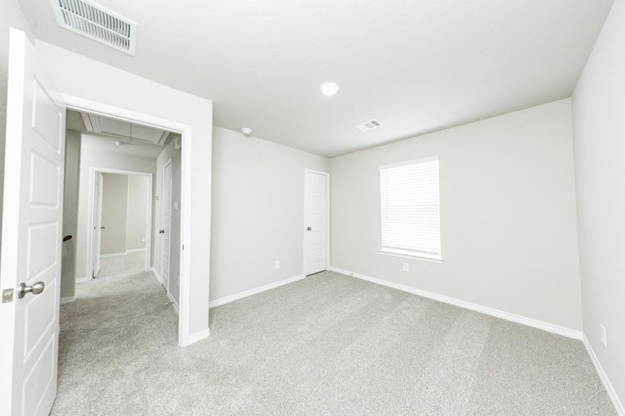 Spacious, unfurnished interior of a new home in Granger Pines, Conroe (Image 19).