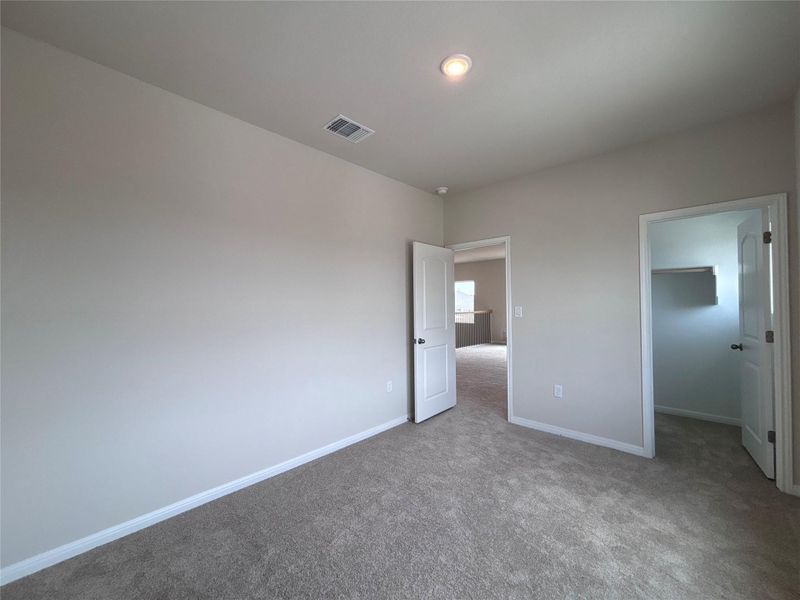 Spacious, unfurnished interior of a new home in The Colony, Bastrop (Image 13).