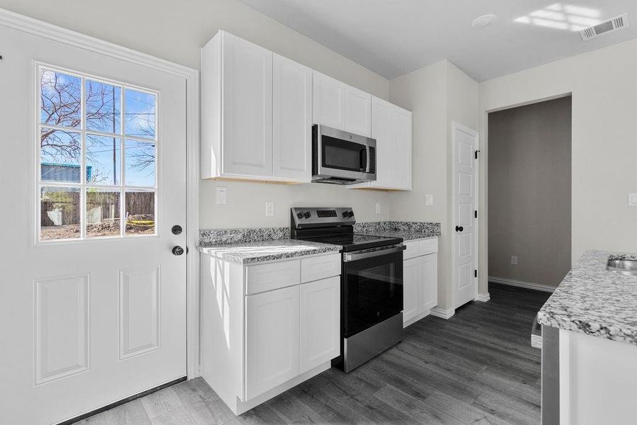 Furnished interior view inside a new home in , Fort Worth (Image 5).