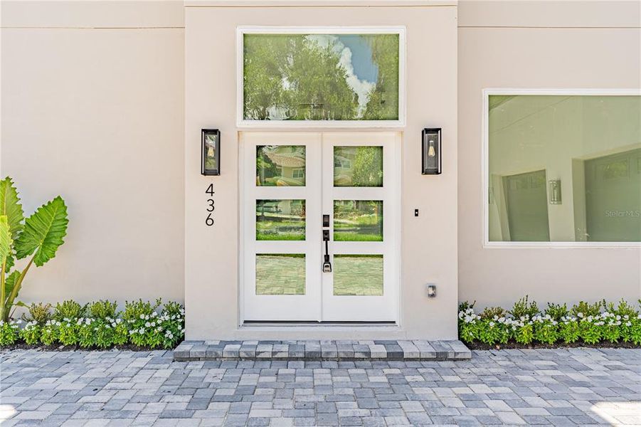 Exterior details and patio area of a home in , Windermere (Image 3).