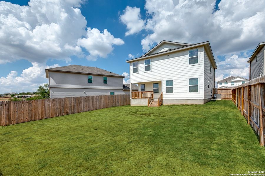 Exterior details and patio area of a home in Laurel Vistas, San Antonio (Image 22).