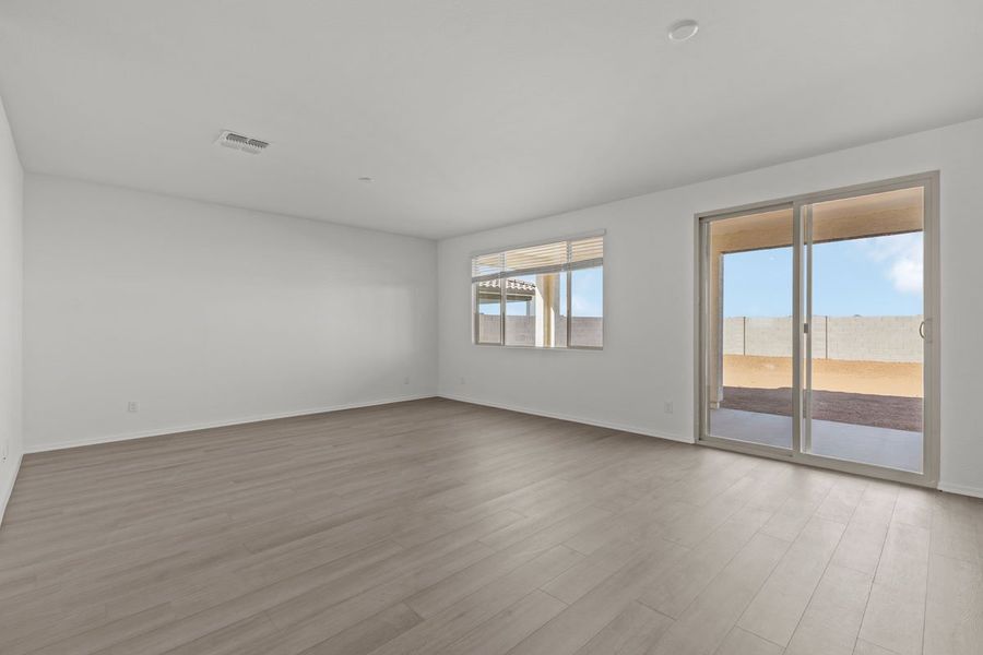 Spacious, unfurnished interior of a new home in Skyline Village Enclaves, San Tan Valley (Image 10).