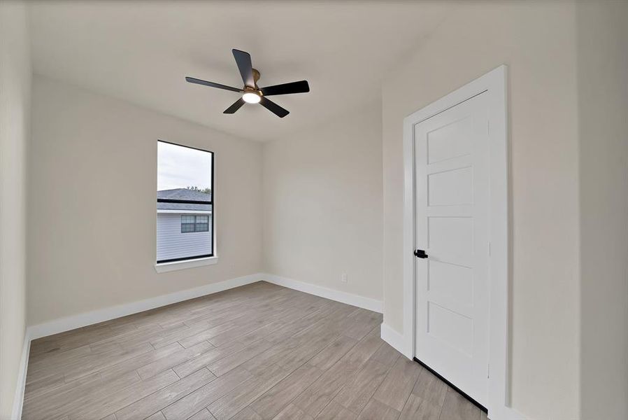 Spacious, unfurnished interior of a new home in , Granbury (Image 20).