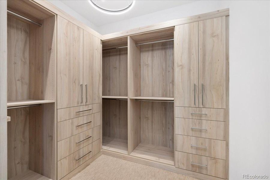 Bed 3 Walk-in Closet