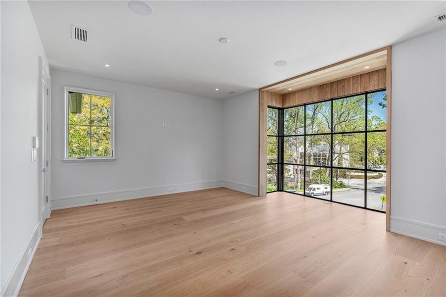 Spacious, unfurnished interior of a new home in , Atlanta (Image 19).