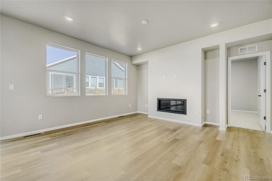 Living room w/fireplace