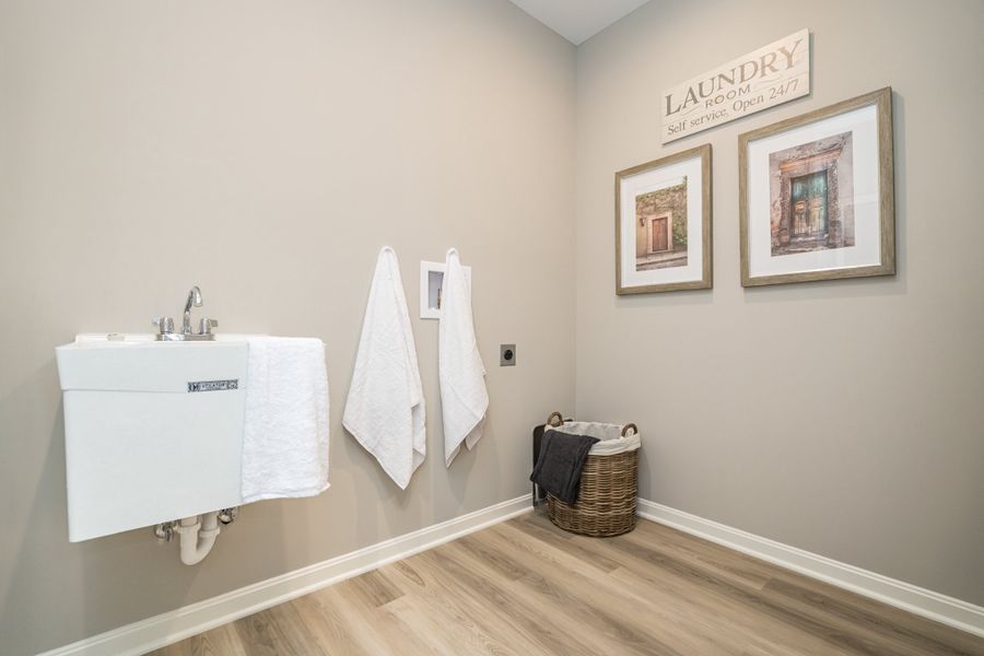Representative furnished interior of a home built from the DaVinci by Fischer Homes in Three Rivers, Euharlee (Image 17).